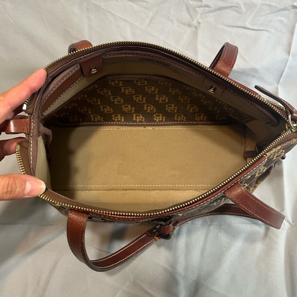 Dooney and Bourke shoulder bag - Picture 11 of 16